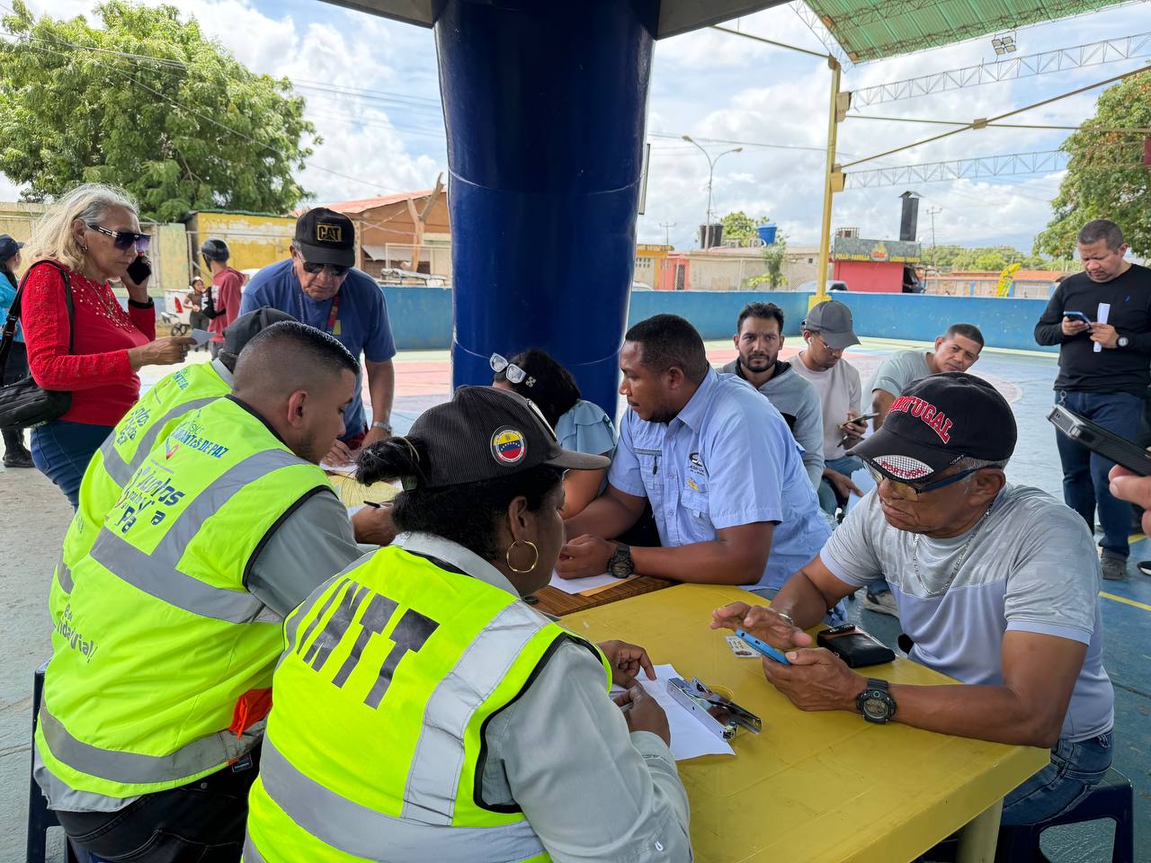 Respuestas oportunas y simplificación de trámites consolidan el éxito del INTT en la Expo Zulia