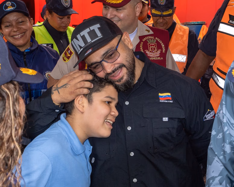 INTT acompaña el regreso a clases con educación vial, demarcación y entrega de kits escolares